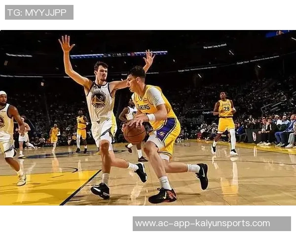 湖人首发阵容基本确定最后一席将在斯玛特拉拉维亚范德彪中产生