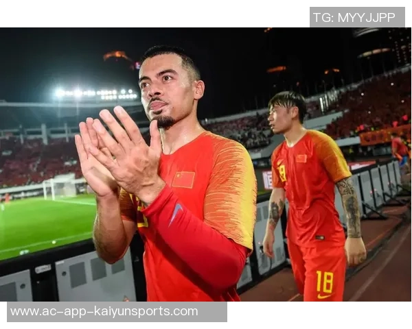 最后时刻U22国足角球争议鲍世蒙拔角旗杆遭黄牌处罚后幽默插回 最后时刻U22国足角球争议鲍世蒙拔角旗杆遭黄牌处罚后幽默插回